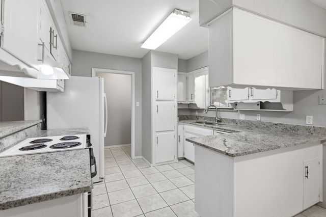 2223 Sierra Drive, Grapevine, TX 76051