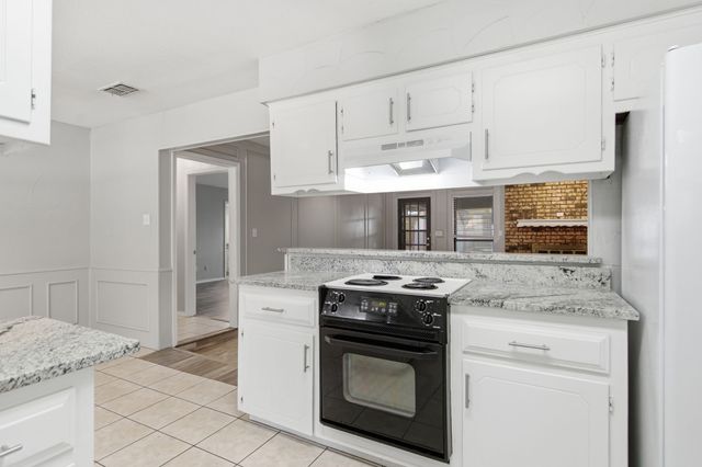 2223 Sierra Drive, Grapevine, TX 76051