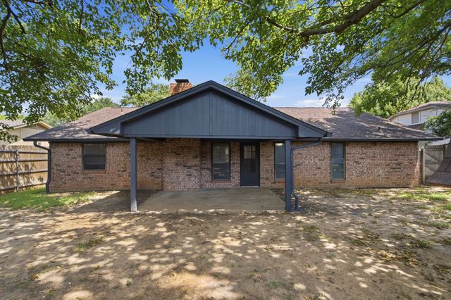2223 Sierra Drive, Grapevine, TX 76051