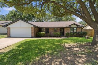 2223 Sierra Drive, Grapevine, TX 76051