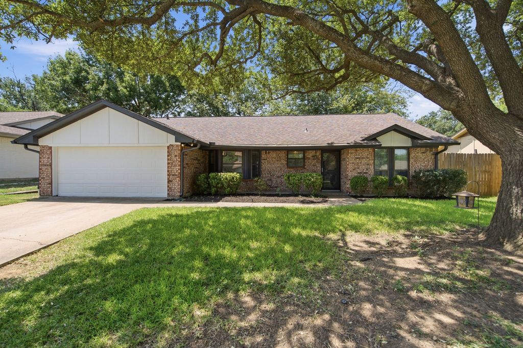 2223 Sierra Drive, Grapevine, TX 76051