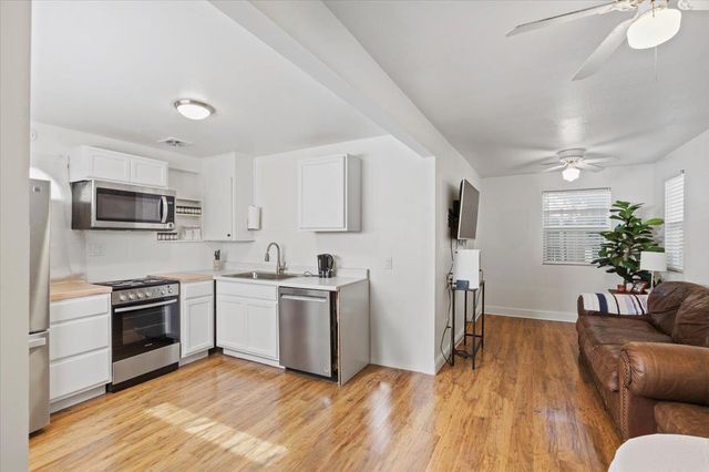 2305 Cantalier St, Sacramento, CA 95815