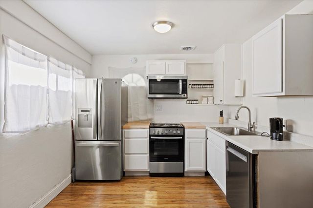 2305 Cantalier St, Sacramento, CA 95815