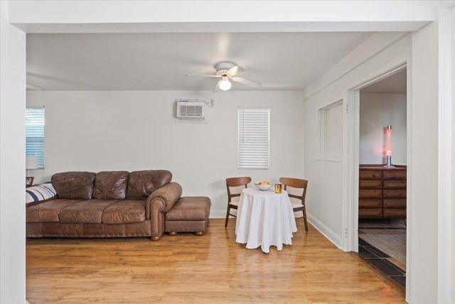 2305 Cantalier St, Sacramento, CA 95815