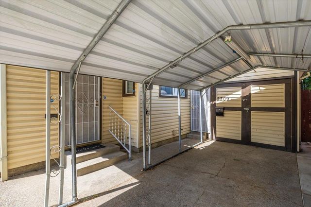 2305 Cantalier St, Sacramento, CA 95815