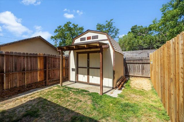 2305 Cantalier St, Sacramento, CA 95815