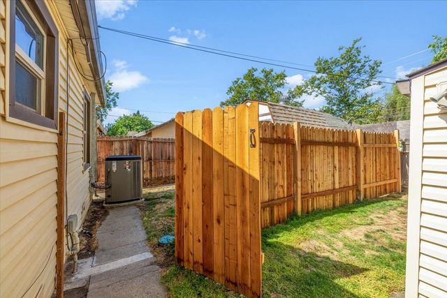 2305 Cantalier St, Sacramento, CA 95815