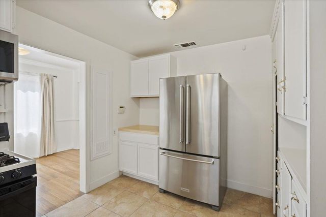 2305 Cantalier St, Sacramento, CA 95815