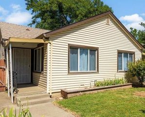 2305 Cantalier St, Sacramento, CA 95815