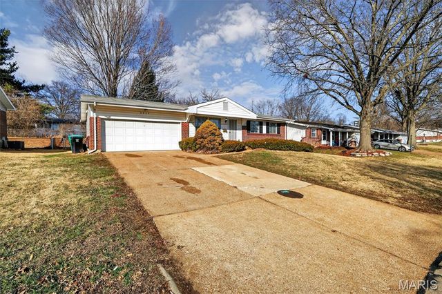 2515 Burchard Drive, St Louis, MO 63136