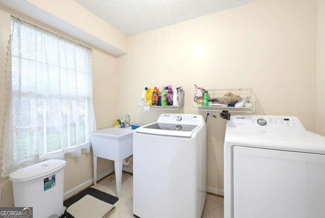 3405 Ravenwood Drive, Atlanta, GA 30349