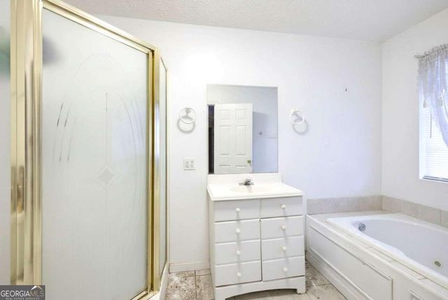 3405 Ravenwood Drive, Atlanta, GA 30349