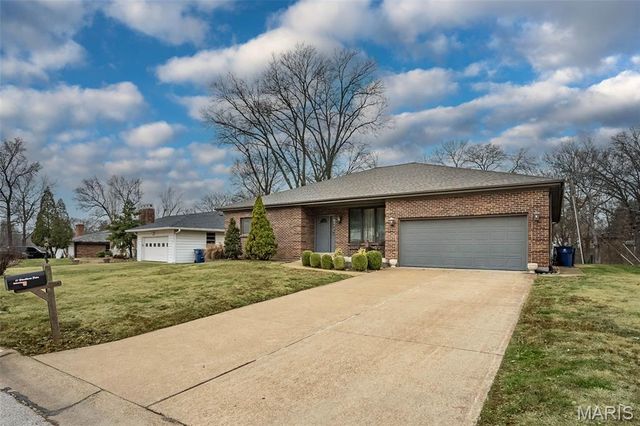 51 Blackthorn Drive, Crestwood, MO 63123