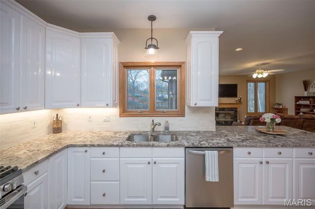 51 Blackthorn Drive, Crestwood, MO 63123