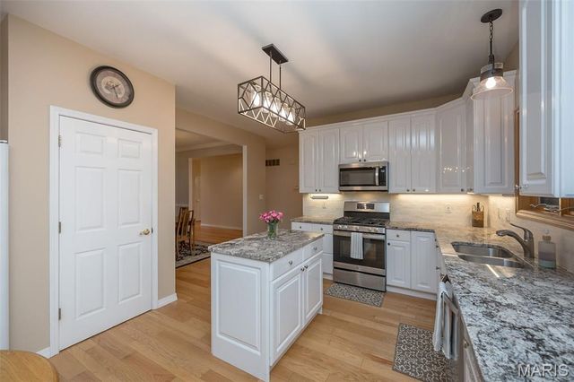 51 Blackthorn Drive, Crestwood, MO 63123