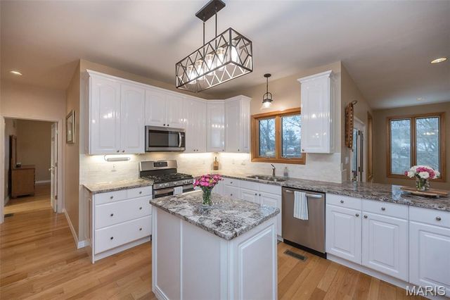 51 Blackthorn Drive, Crestwood, MO 63123