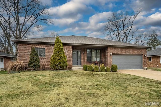 51 Blackthorn Drive, Crestwood, MO 63123