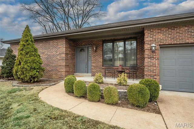 51 Blackthorn Drive, Crestwood, MO 63123