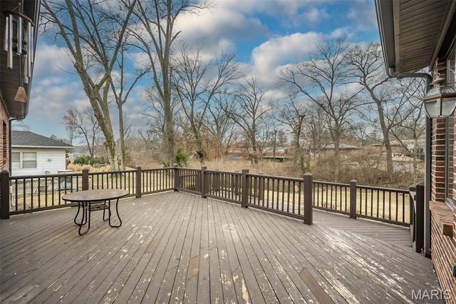 51 Blackthorn Drive, Crestwood, MO 63123