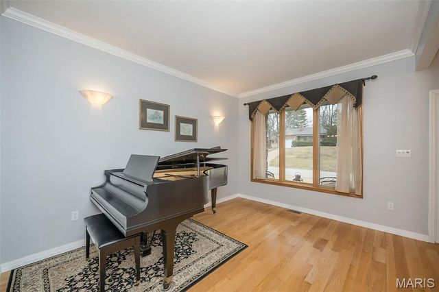 51 Blackthorn Drive, Crestwood, MO 63123