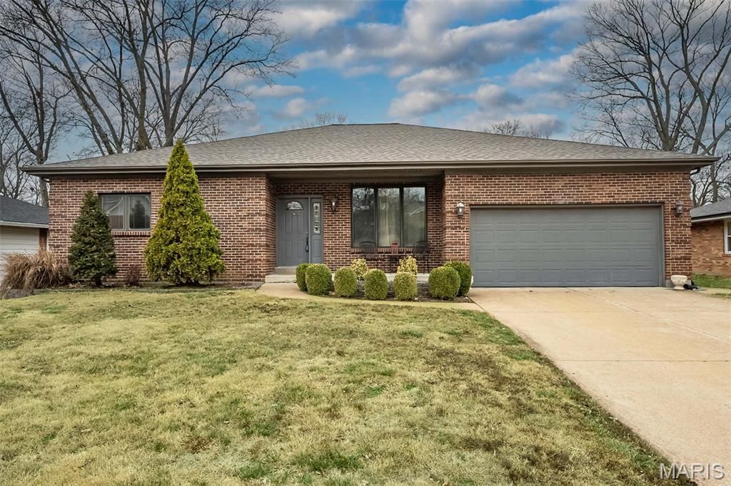 51 Blackthorn Drive, Crestwood, MO 63123