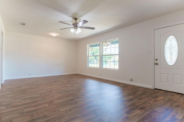 103 N 6th Street E, Dawson, TX 76639