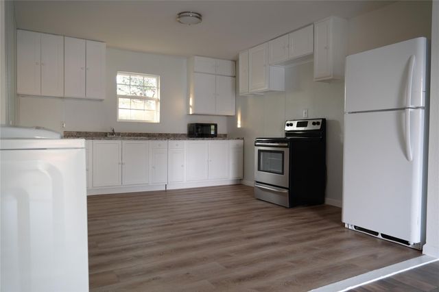 103 N 6th Street E, Dawson, TX 76639