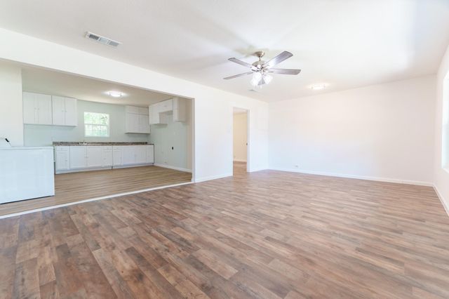 103 N 6th Street E, Dawson, TX 76639