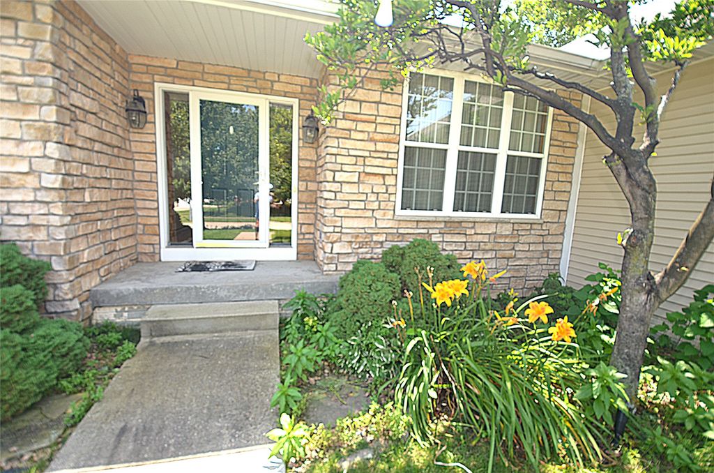 8832 Kingman Drive, West Des Moines, IA 50266