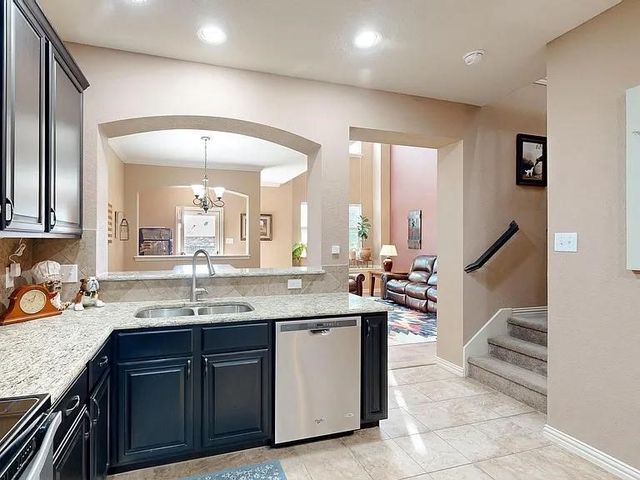 6948 Carrington Lane, Fort Worth, TX 76137