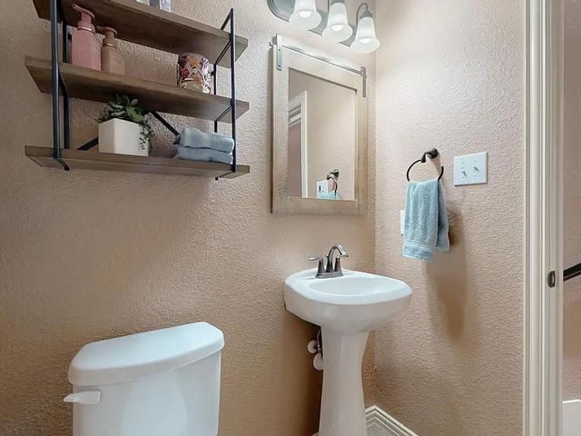 6948 Carrington Lane, Fort Worth, TX 76137