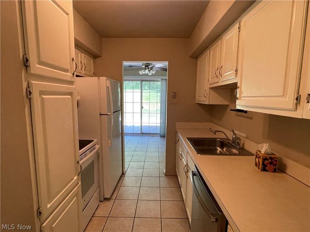 13676 Oakbrook Drive 3676, North Royalton, OH 44133