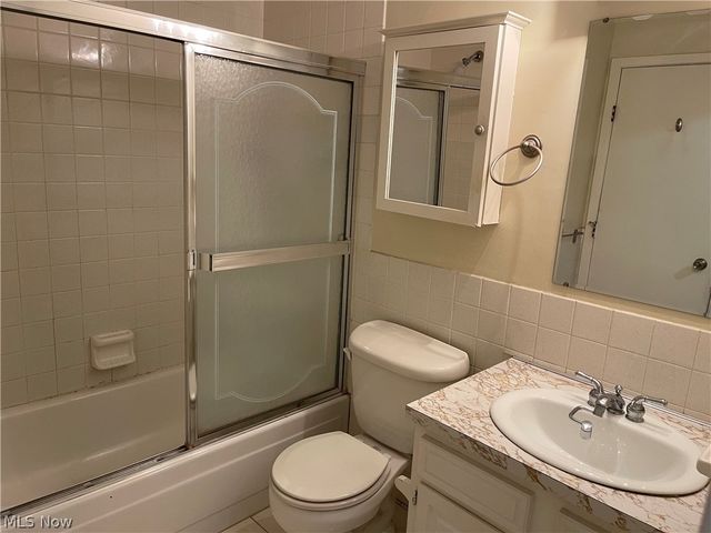 13676 Oakbrook Drive 3676, North Royalton, OH 44133