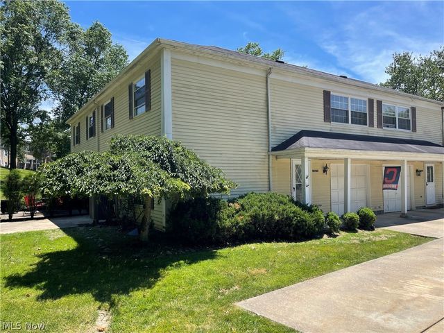13676 Oakbrook Drive 3676, North Royalton, OH 44133
