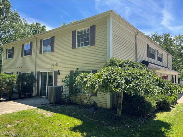 13676 Oakbrook Drive 3676, North Royalton, OH 44133
