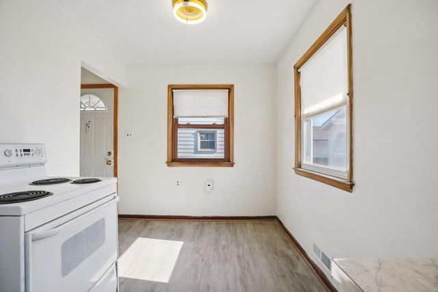 1539 Birch DRIVE, Waukesha, WI 53188