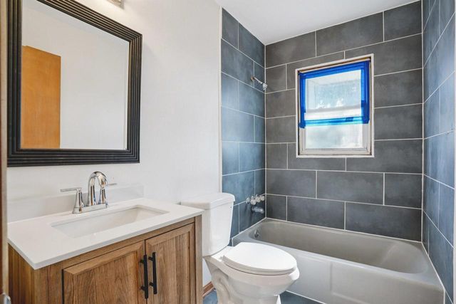 1539 Birch DRIVE, Waukesha, WI 53188