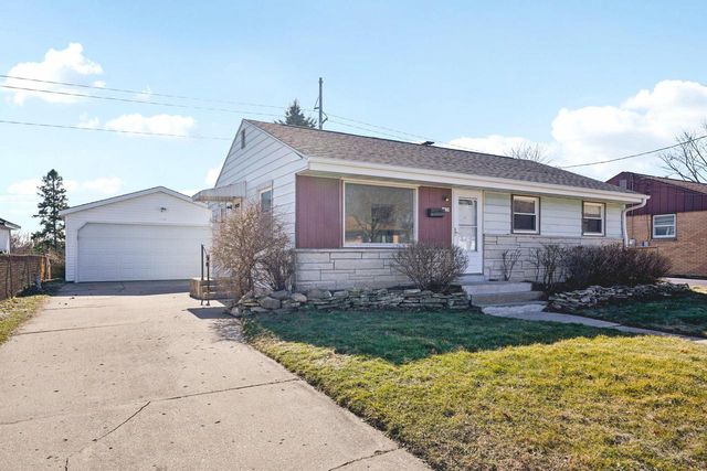 1539 Birch DRIVE, Waukesha, WI 53188