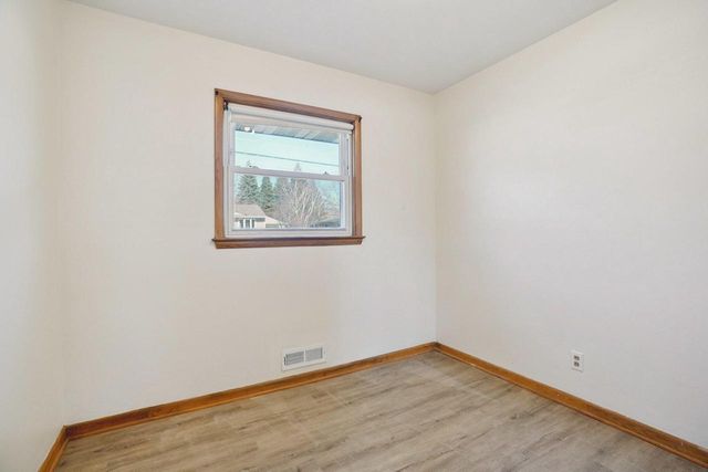 1539 Birch DRIVE, Waukesha, WI 53188