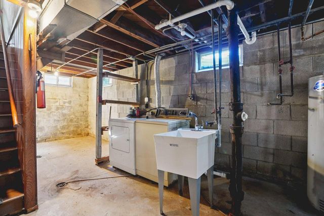 1539 Birch DRIVE, Waukesha, WI 53188