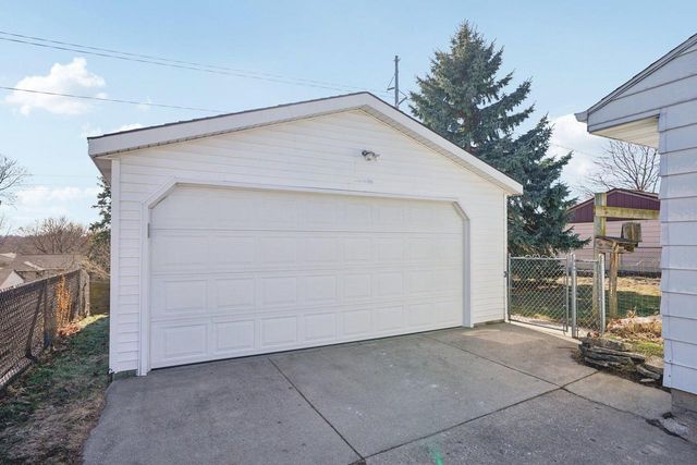 1539 Birch DRIVE, Waukesha, WI 53188