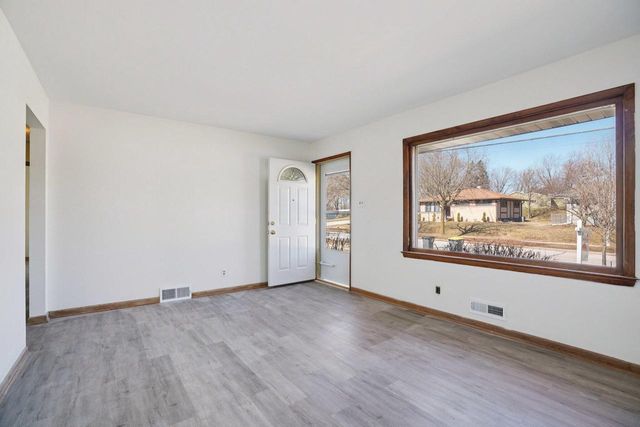 1539 Birch DRIVE, Waukesha, WI 53188