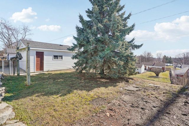 1539 Birch DRIVE, Waukesha, WI 53188