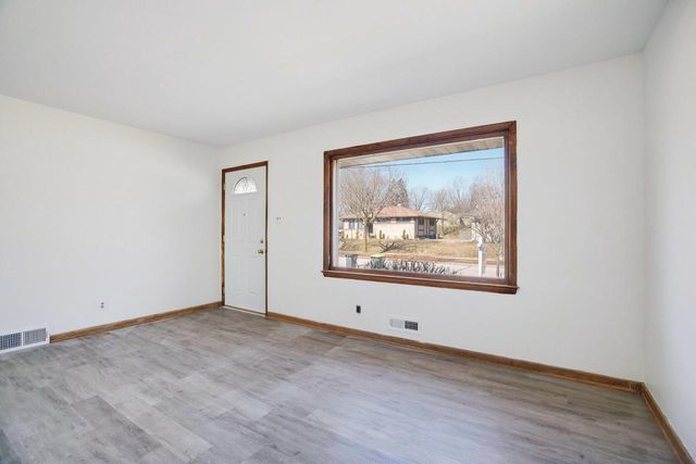 1539 Birch DRIVE, Waukesha, WI 53188