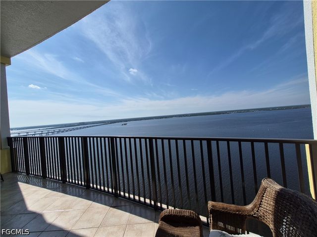 2797 First ST 2002, Fort Myers, FL 33916