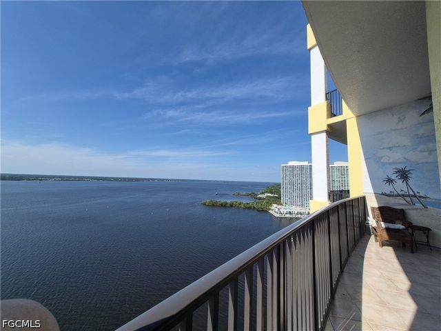 2797 First ST 2002, Fort Myers, FL 33916