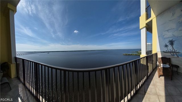 2797 First ST 2002, Fort Myers, FL 33916