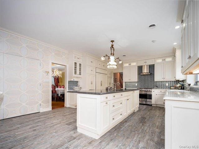 11 Bartlett Road, Monsey, NY 10952