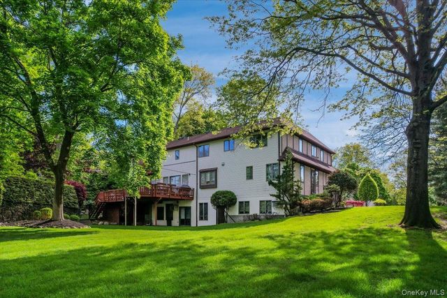 11 Bartlett Road, Monsey, NY 10952