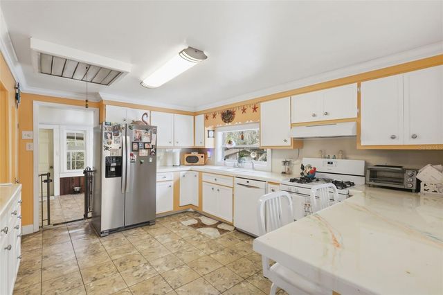 460 ALHAMBRA AVENUE, De Leon Springs, FL 32130